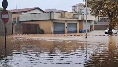 Maltempo: frane e allagamenti diffusi. Caos sulla A10 e Aurelia