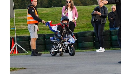 Sid Veijer è morto a 7 anni dopo un incidente in pista: tragedia nel mondo del motociclismo