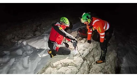 Difficile soccorso a tre alpinisti nella notte: bloccati sui Lastoni di Formin sopra Cortina