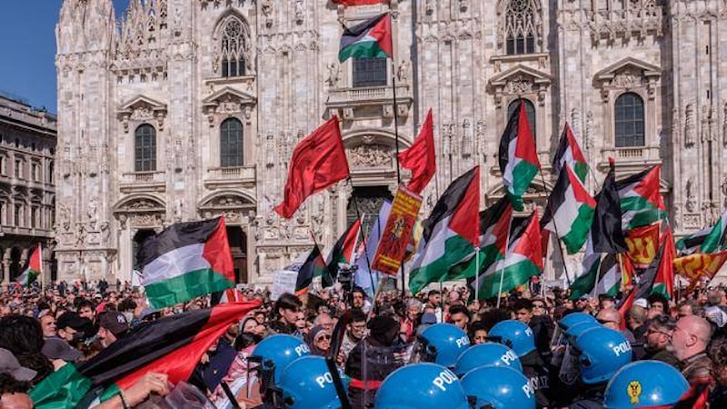 Tensioni e disordini durante la festa della Liberazione a Milano