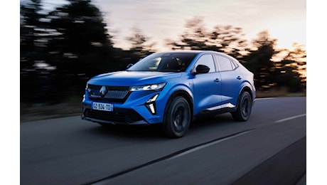 Nuovo Renault Rafale E-Tech 4x4 300cv, prova del Suv coupé sportivo alla spina