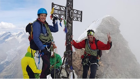 Riprendono le ricerche di Luca e Cristian sul Gran Sasso. Il rischio valanghe blocca i soccorsi via terra