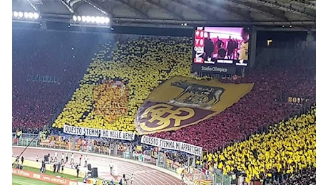 Ultras Roma cantano: Quella curva sembra Napoli. Fischi dei tifosi della Lazio