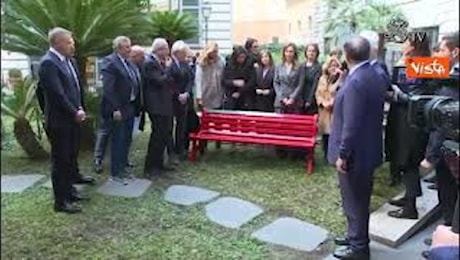 La Russa inaugura la panchina rossa in Senato