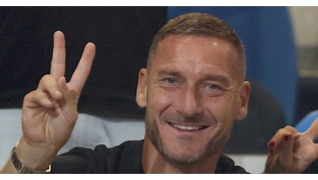 L’annuncio a sorpresa di Totti: “Ritorno in campo? Mi hanno cercato alcuni in Serie A, mai dire mai”