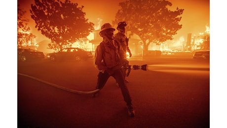 Usa, incendio a Los Angeles: dichiarato lo stato d'emergenza