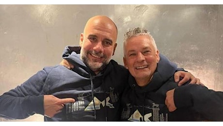 Baggio e Guardiola, l'abbraccio a Brescia