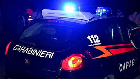 Accoltellato per strada da due giovani, l’uomo ferito ieri sera a Lucca