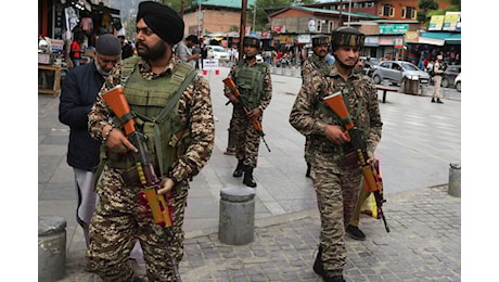 India e Pakistan, missili e accuse nella rappresaglia occhio per occhio: così si va verso un'altra guerra