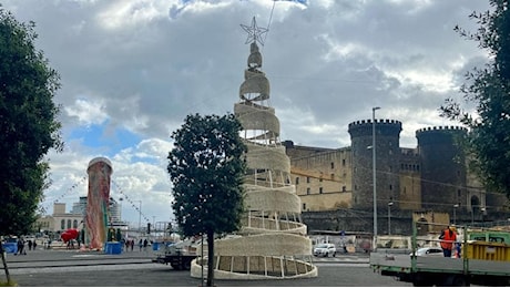 La Natività napoletana in Piazza Municipio. La nota del direttore artistico, Vincenzo Capuano: L’arte e l’artigianato si incontrano in un’opera unica. E' la vittoria di un popolo