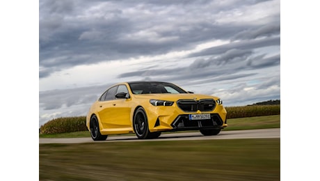 Al volante della Bmw M5 nel tempio della velocità di Monza