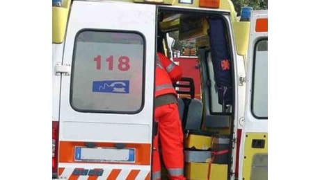 Tragedia dell'Epifania nel napoletano, in scooter colpisce marciapiede e cade: muore 33enne