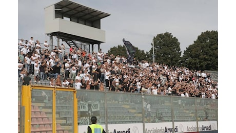 Il grido di gioia rimane in gola, ma lo Spezia dei debuttanti torna primo anche da Cremona