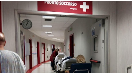 Sanità, chi può va negli ospedali privati. Ma in 4,5 milioni rinunciano a curarsi