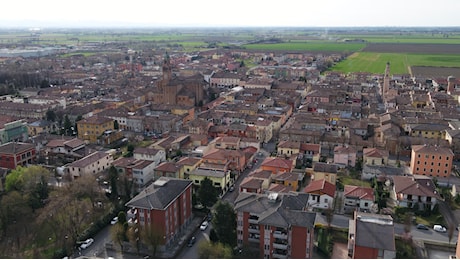 Cortemaggiore in lutto: morta 14enne investita a Piacenza da uno scuolabus