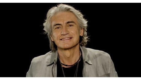 Ligabue, show a sorpresa in Autogrill per i 30 anni di Certe Notti e annuncio di un concerto a Campovolo