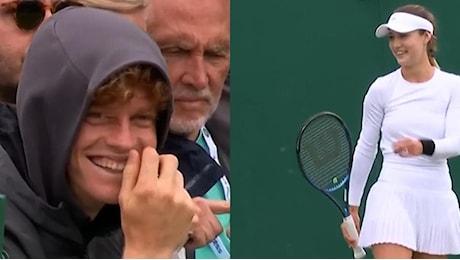 Wimbledon, sguardi e sorrisi complici tra Jannik Sinner in tribuna e Anna Kalinskaya in campo