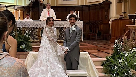Pecco Bagnaia e Domizia Castagnini hanno detto sì: l'ingresso della sposa e il momento dello scambio degli anelli