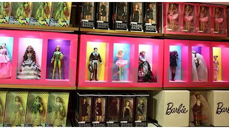 Dazi, dalle Barbie agli ombrelli: lo shopping in America targato Made in China (che blocca le spedizioni di terre rare)