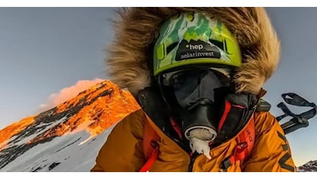 “La terra ha tremato e dalla montagna seracchi e valanghe sono crollati. Tutto attorno a me stava 'esplodendo''': sull'Everest durante il terremoto di 7.1, il racconto