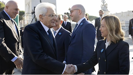 4 novembre, Sergio Mattarella all’Altare della Patria: «Un pensiero ai nostri militari impegnati in Medio Oriente»