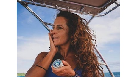 Giulia Manfrini, la surfista influencer morta trafitta da un pesce spada in Indonesia