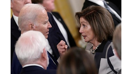 Dopo la vittoria di Trump, Nancy Pelosi punta il dito contro Biden: Si doveva ritirare prima