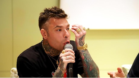 Fedez sparito dai social, ha una nuova fidanzata? “Storia seria già comunicata ad amici e parenti”