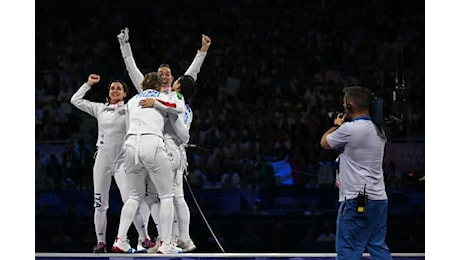 Olimpiadi, l'Italia vince l'oro nella spada a squadre femminile contro la Francia
