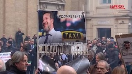 Roma, Ncc in piazza contro i decreti Salvini: Peggior ministro della storia