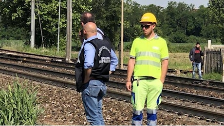 Allarme bomba per una valigia sospetta alla stazione di Lodi, ma dentro c'erano solo vestiti. Disagi alla circolazione