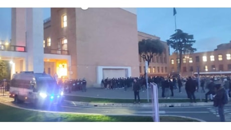 Scontri a La Sapienza durante le elezioni studentesche