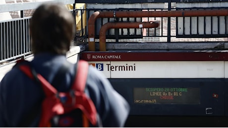 Sciopero trasporti, a rischio treni, mezzi pubblici e aerei. Trenitalia: «Nessun impatto su circolazione treni»