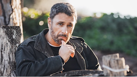 Raoul Bova è di nuovo don Massimo nella 14a stagione di Don Matteo