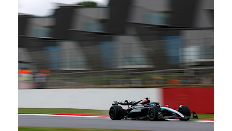 Auto - News, A Silverstone Russell regala la pole alla Mercedes. Flop Ferrari