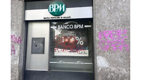 La scritta contro la premier alla manifestazione pro Palestina a Milano: scoppia il caso politico