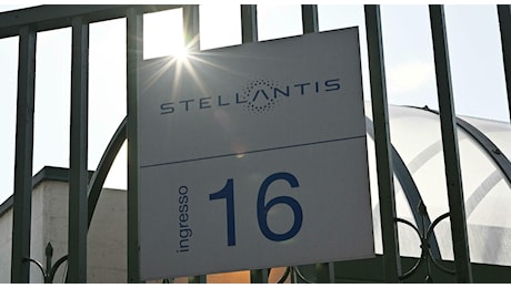 Stellantis cade in Borsa. Messaggio ai dipendenti: «Tempi duri, li affronteremo»