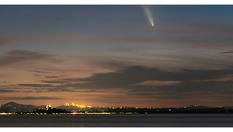 La cometa del secolo passa per l'Umbria: il video dell'asteroide sopra il cielo del lago Trasimeno. Ecco come vederla stasera