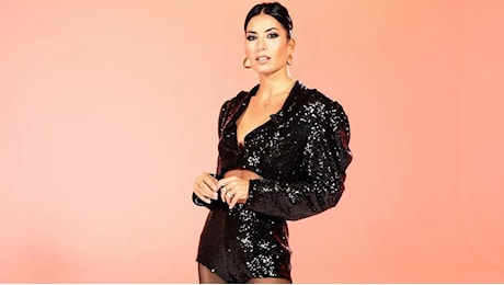 Elisabetta Gregoraci torna in tv: debutto scintillante a Questioni di Stile col completo di paillettes