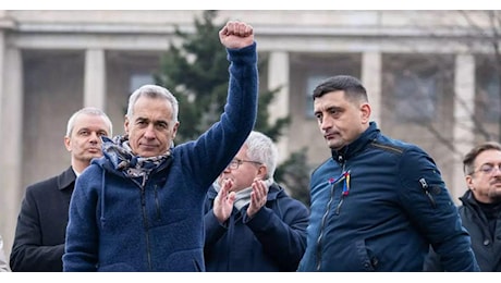 Elezioni Romania, vince il delfino di Georgescu Simion: la rivincita dell'ex candidato escluso per mai dimostrate ingerenze russe