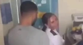 Poliziotta fa sesso con un detenuto nella cella in carcere, è sposata e ha un profilo OnlyFans - VIDEO VIRALE