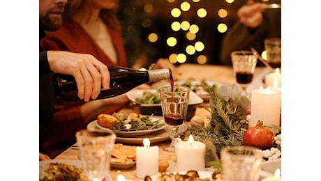 Natale, per il cenone gli italiani spenderanno 3,2 miliardi di euro: i piatti (e i vini) più scelti