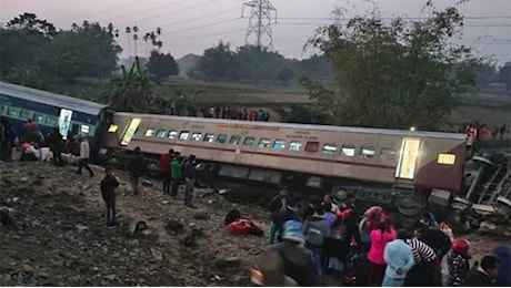 Ferrovie: Deraglia treno passeggeri in India