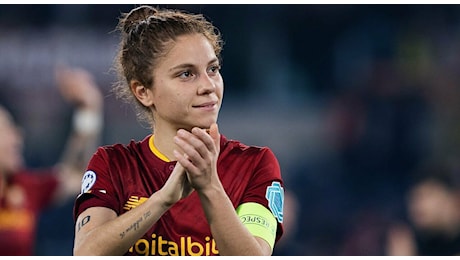 Manuela Giugliano è la prima italiana nella lista del Pallone d'Oro: la centrocampista della Roma tra orgoglio e storia