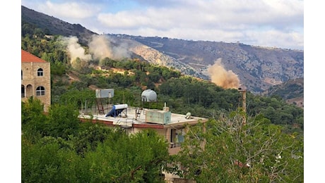 Israele e Libano. P. Toufic (Custodia): “Il villaggio cristiano di Deir Mimas colpito dalle bombe. Abitanti in fuga a Beirut”