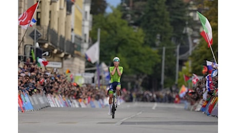 Pagelle Mondiali ciclismo 2024: Tadej Pogacar alieno, van der Poel ed Evenepoel aspettano troppo. Italia insufficiente