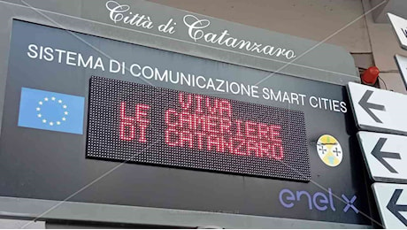 Botta e risposta - “Viva le cameriere di Catanzaro”: il messaggio del Comune in tutta la città. E Feltri si scusa con Fiorita