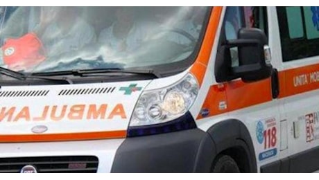 Civitanova, travolto da un'auto mentre dirige il traffico: agente della locale trasportato all'ospedale