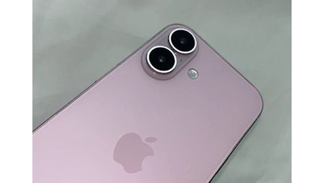Apple scommette sull’intelligenza di iPhone 16 e vede rosa sulle vendite