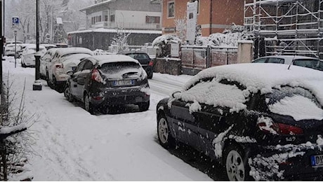 Bianco Natale in montagna. Fino a mezzo metro di neve, si torna a sciare sui Sibillini